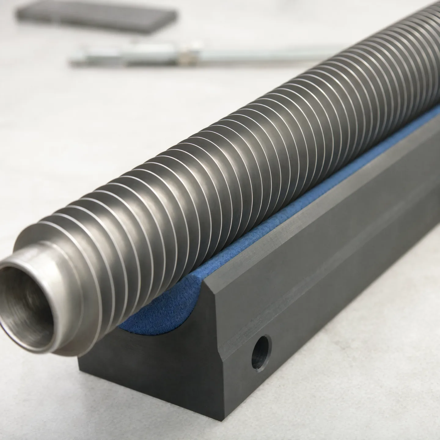 Illustrative close view of continuous fins around a tube body